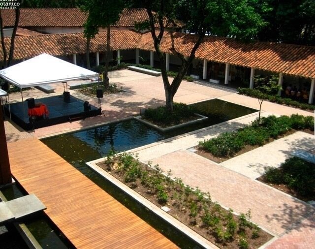 Patio de las Azaleas - Jardín Botánico