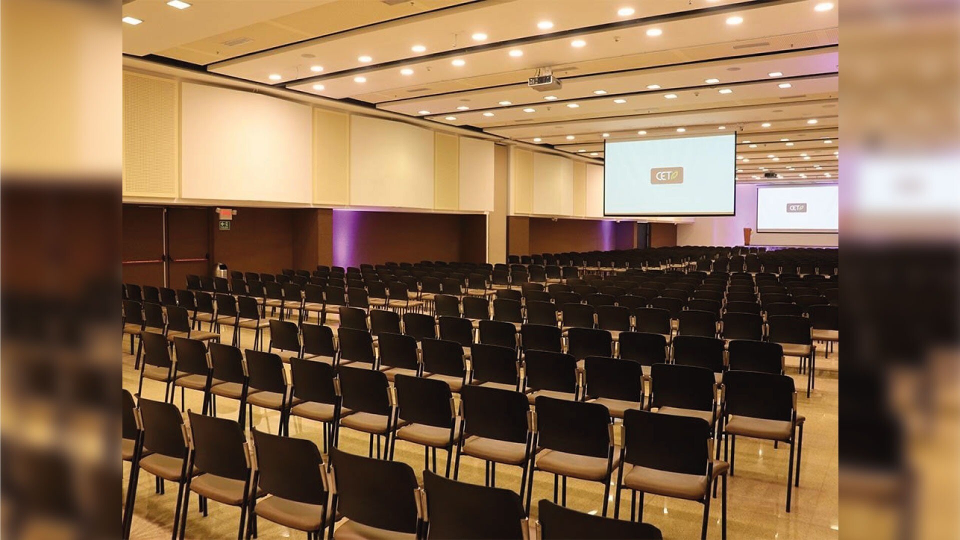 Interior de Centro de Eventos El Tesoro