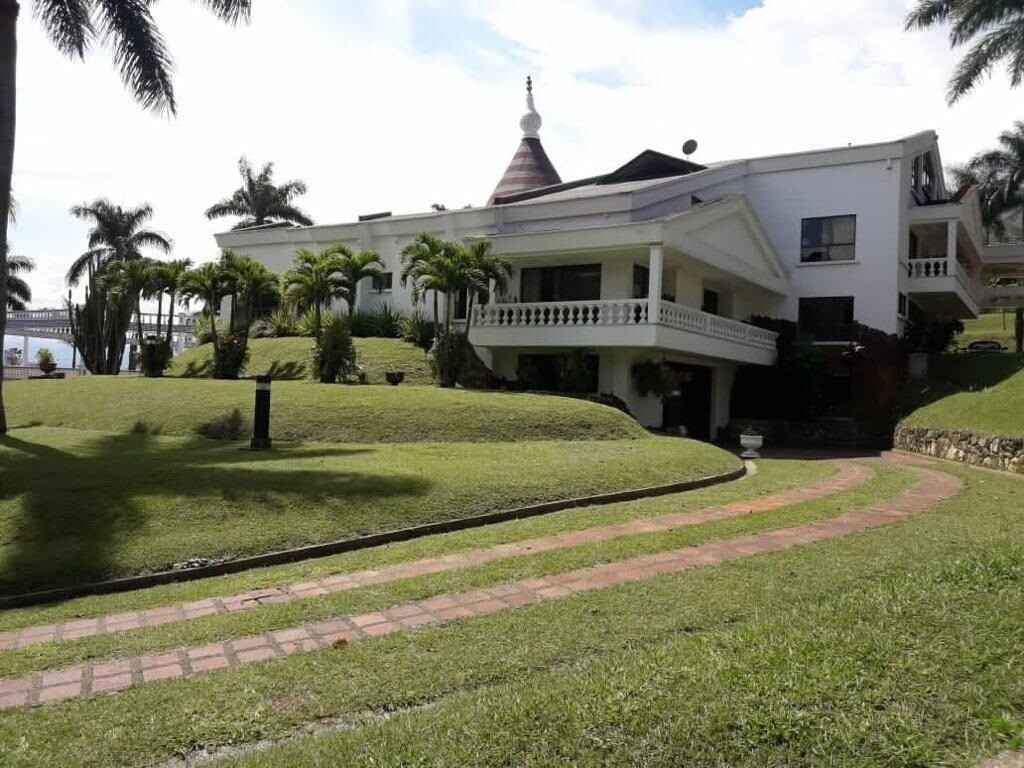 Aqcua