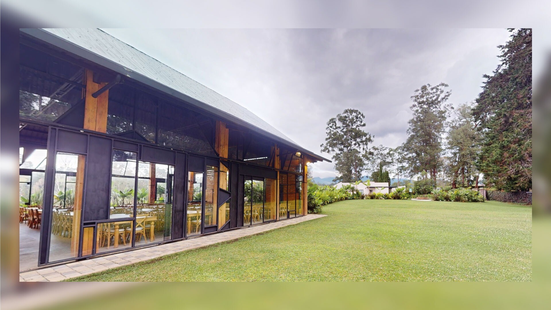 Interior de Monarch Campestre